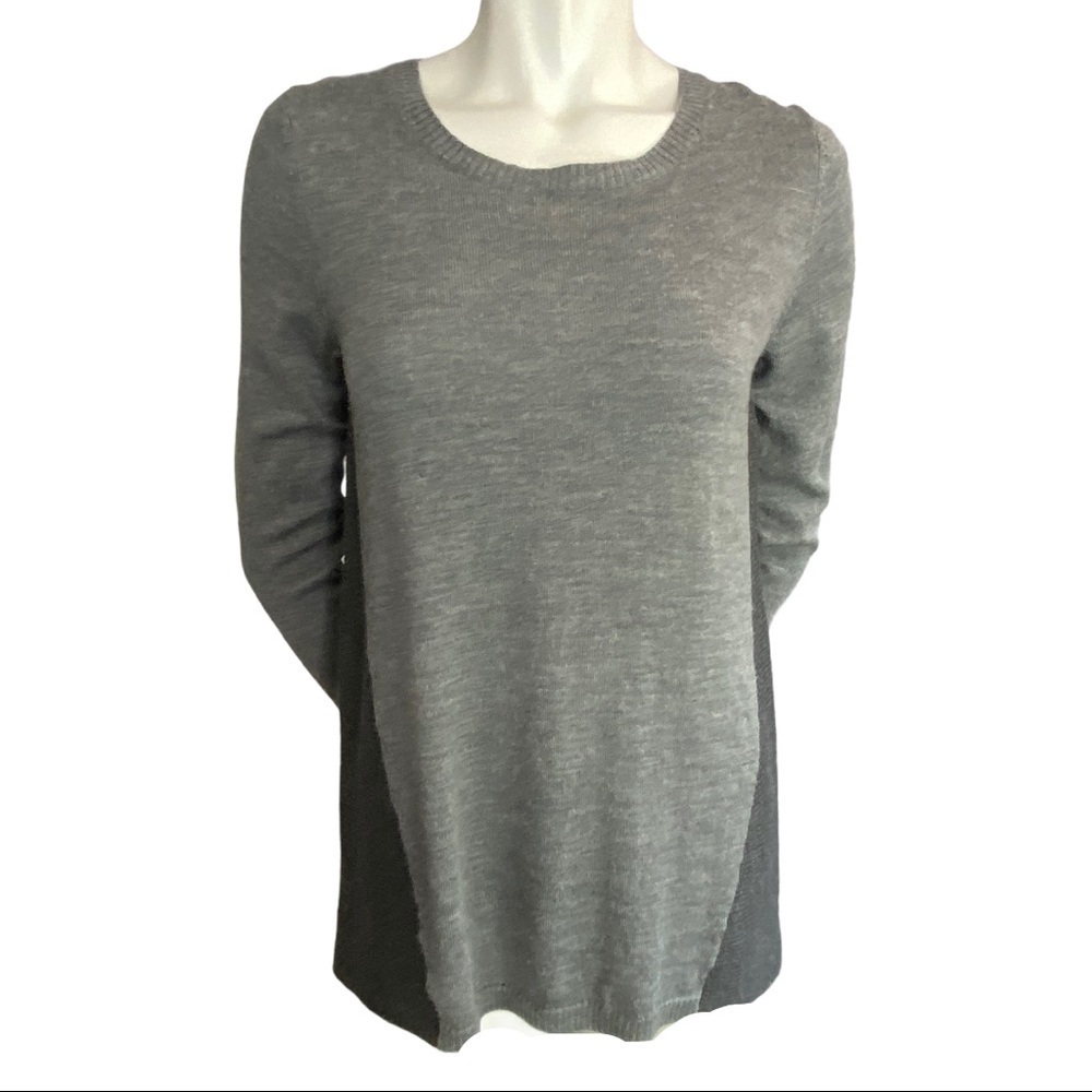 Tahari Grey Merino Wool Sweater Size Medium